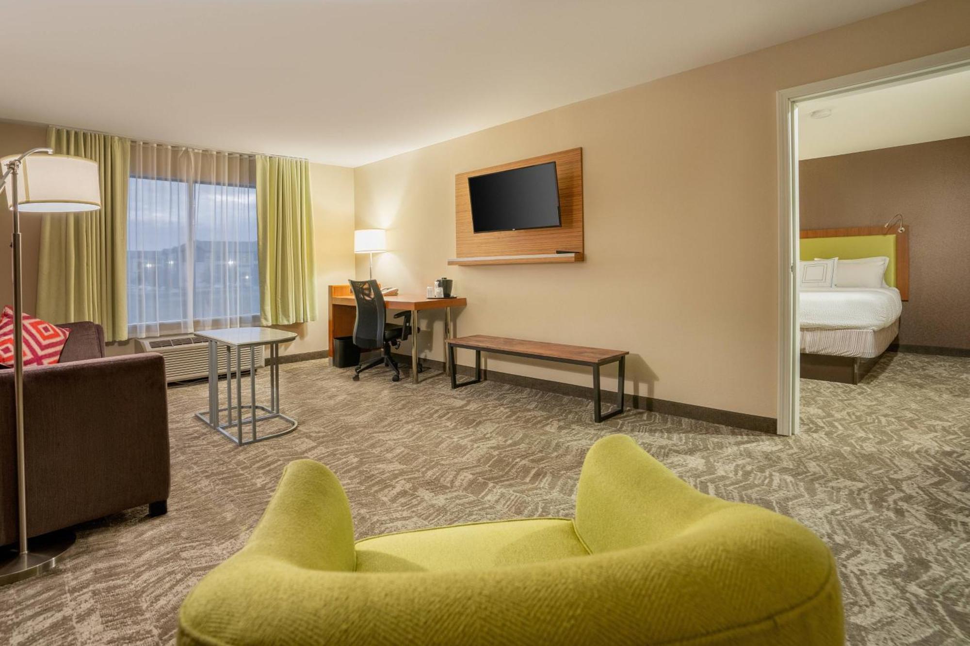 Springhill Suites By Marriott Denton Bagian luar foto
