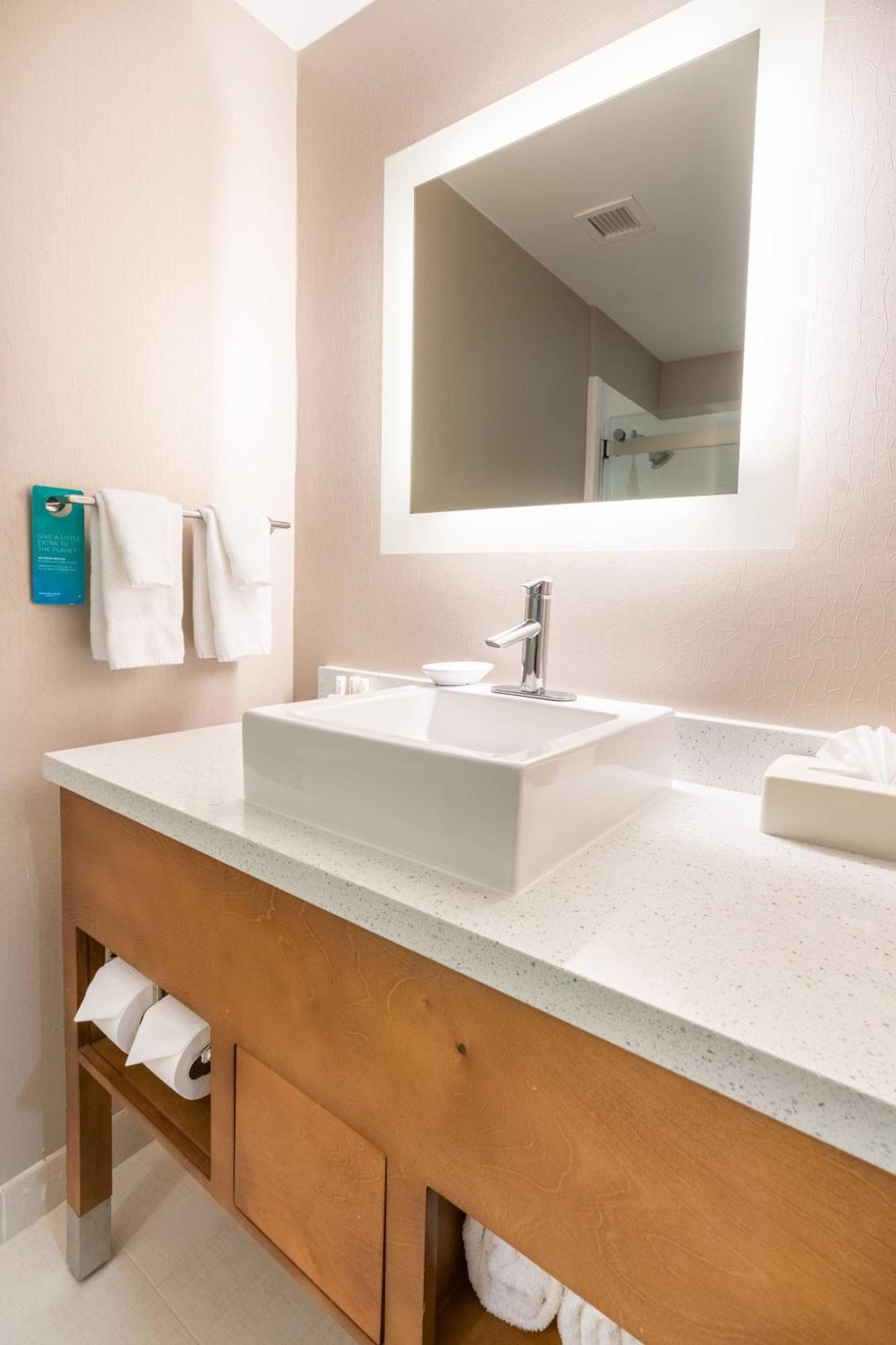 Springhill Suites By Marriott Denton Bagian luar foto