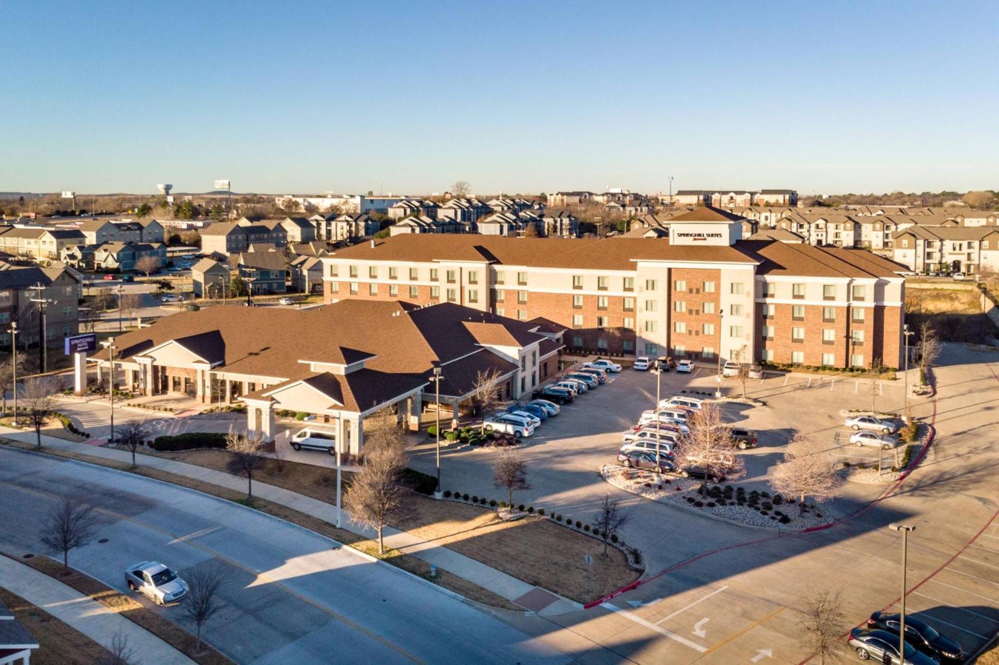 Springhill Suites By Marriott Denton Bagian luar foto