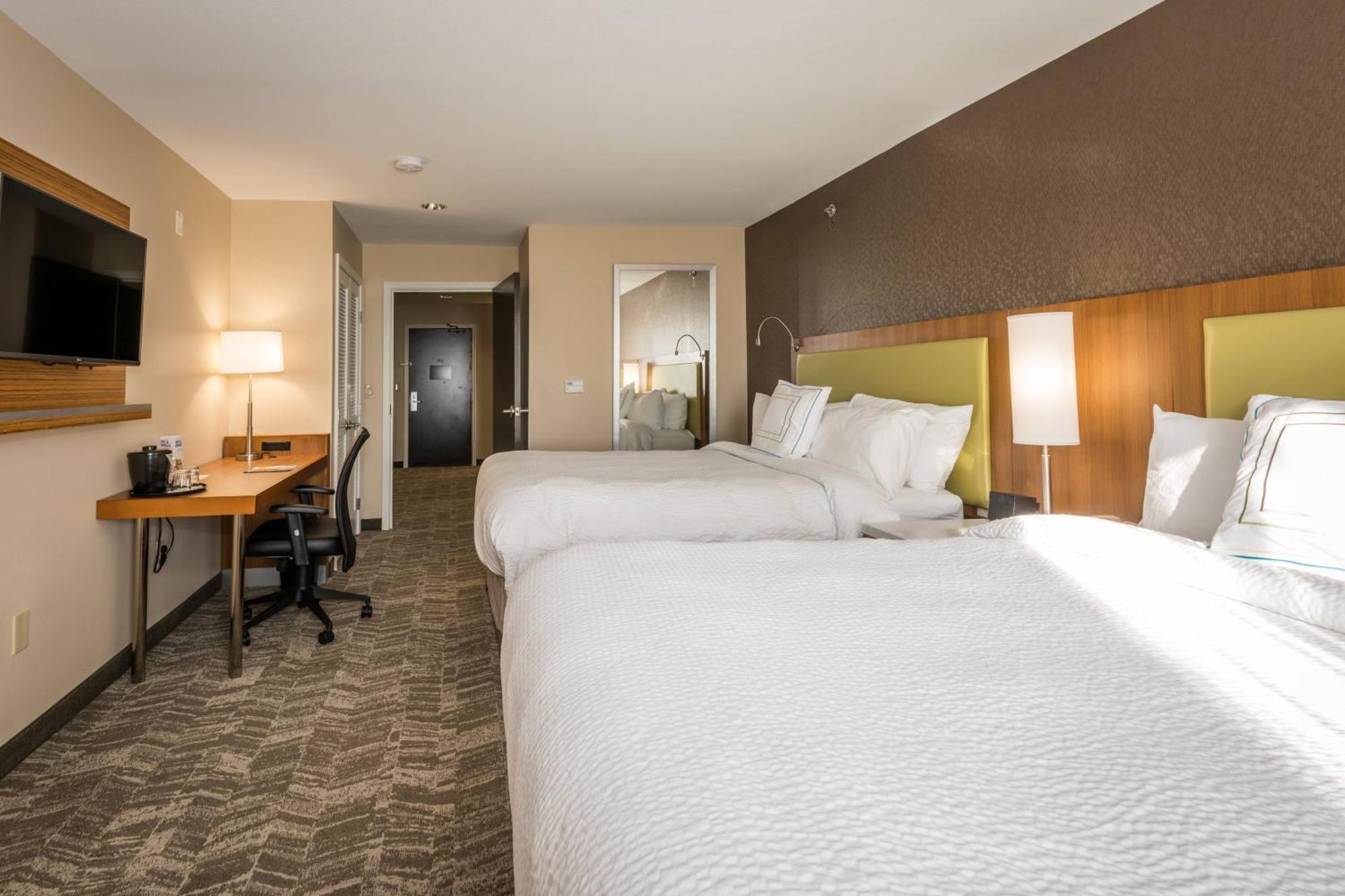 Springhill Suites By Marriott Denton Bagian luar foto