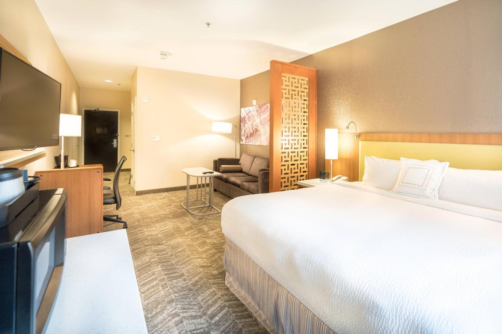 Springhill Suites By Marriott Denton Bagian luar foto