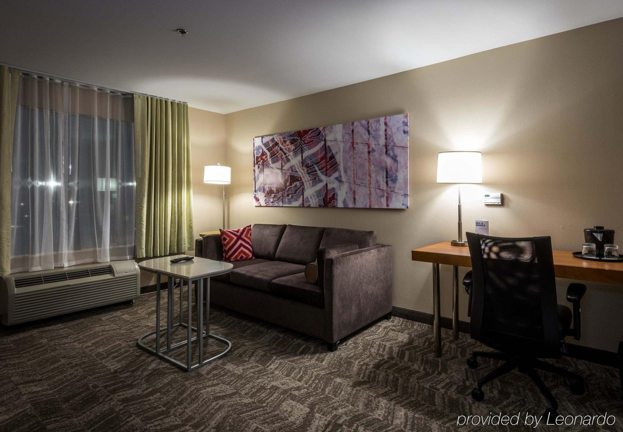 Springhill Suites By Marriott Denton Bagian luar foto