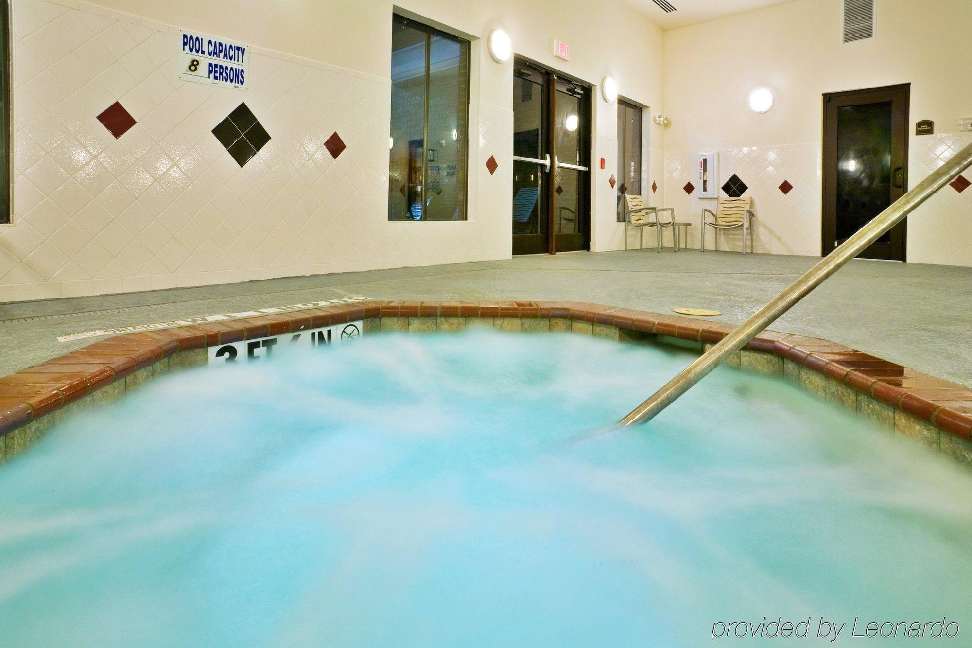 Springhill Suites By Marriott Denton Bagian luar foto