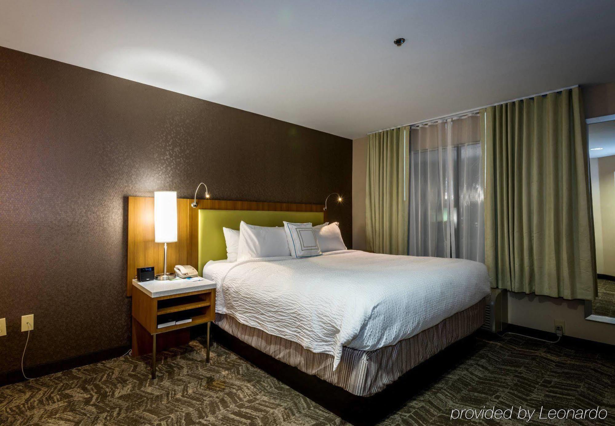 Springhill Suites By Marriott Denton Bagian luar foto