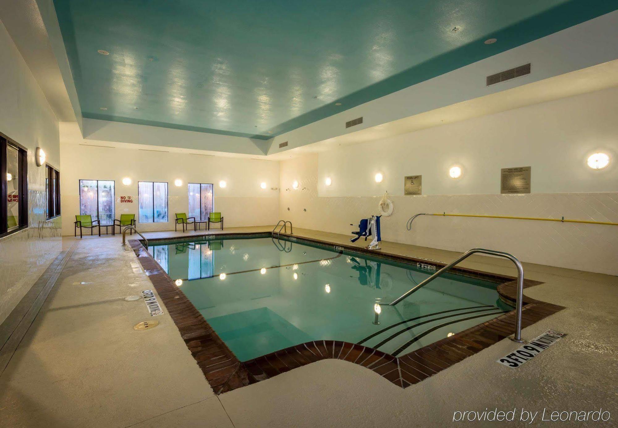 Springhill Suites By Marriott Denton Bagian luar foto