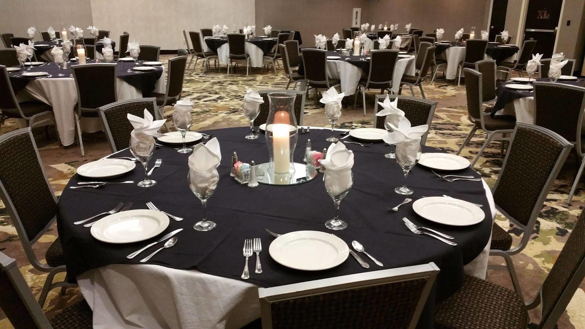 Springhill Suites By Marriott Denton Bagian luar foto
