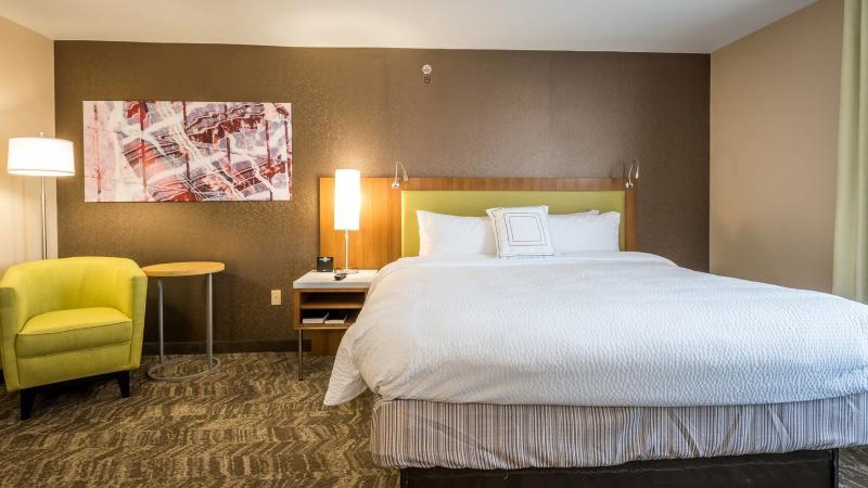 Springhill Suites By Marriott Denton Bagian luar foto