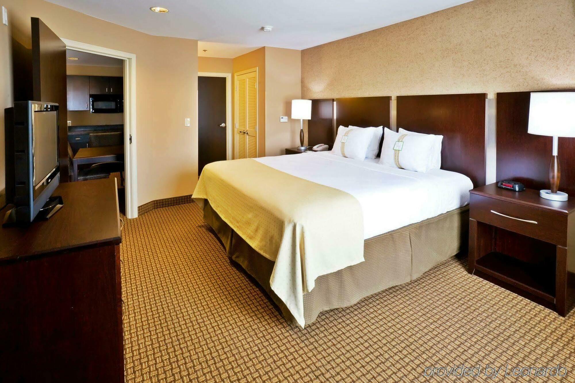 Springhill Suites By Marriott Denton Bagian luar foto
